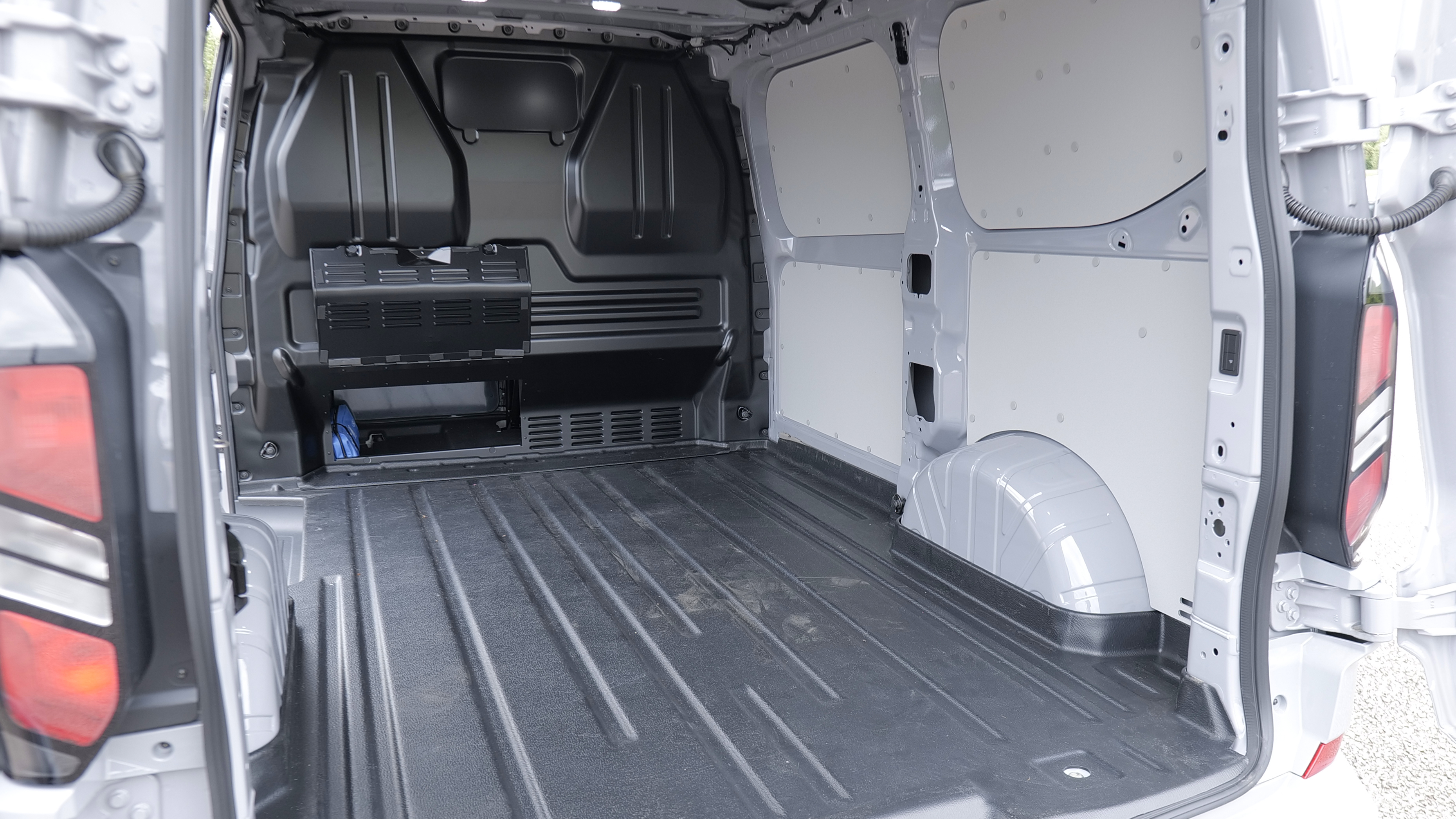 FORD TRANSIT CUSTOM 280 L2 DIESEL FWD 2.0 EcoBlue 136ps H1 Double Cab Van Limited